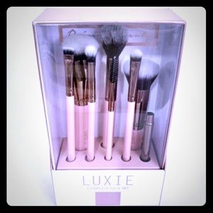 *SOLD* Luxie Complete Brush Set